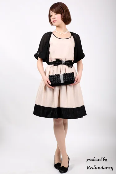 ベージュのビジューリボン付きシャンタンドレスコーディネートセット