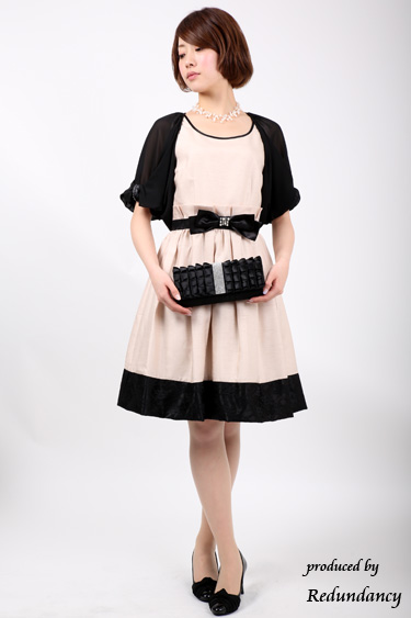 ベージュのビジューリボン付きシャンタンドレスコーディネートセット