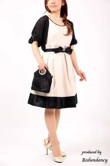 ベージュのビジューリボン付きシャンタンドレスコーディネートセット