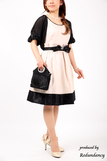 ベージュのビジューリボン付きシャンタンドレスコーディネートセット