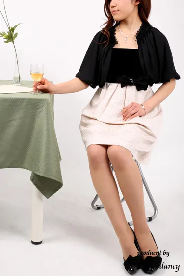 ブラック×ベージュのミニ丈ベロアドレスコーディネートセット