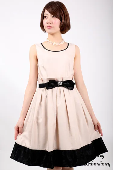 ベージュのビジューリボン付きシャンタンドレスコーディネートセット