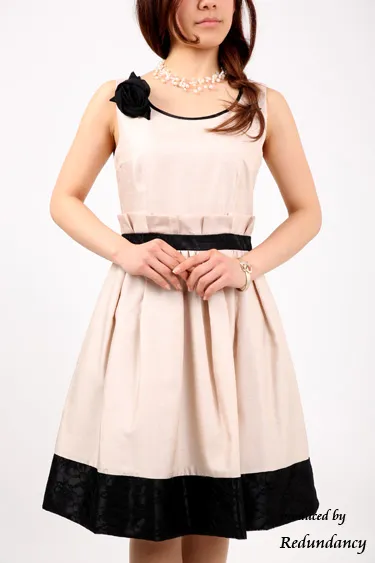 ベージュのビジューリボン付きシャンタンドレスコーディネートセット