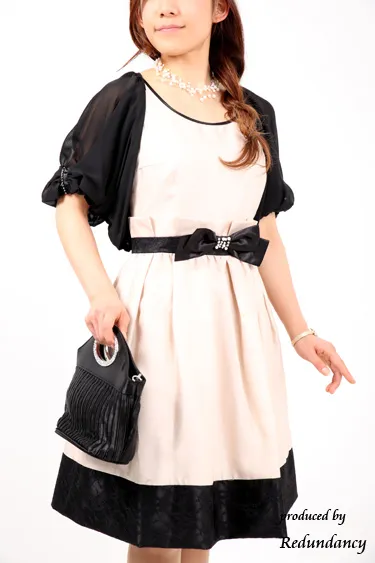 ベージュのビジューリボン付きシャンタンドレスコーディネートセット