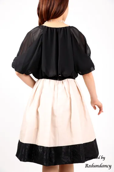 ベージュのビジューリボン付きシャンタンドレスコーディネートセット