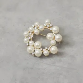 パールのゴールドラウンドブローチ