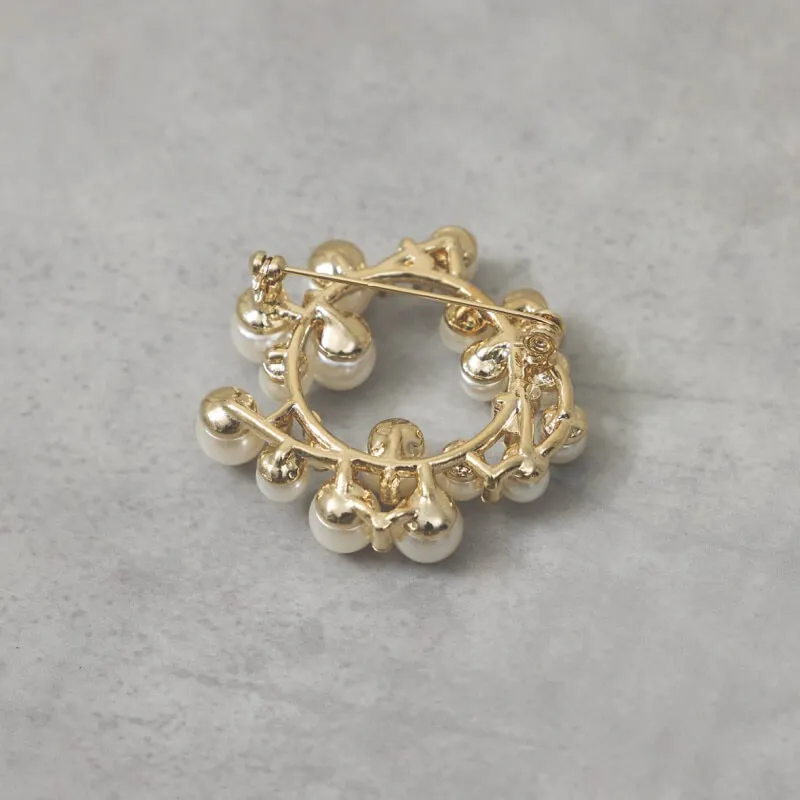 パールのゴールドラウンドブローチ