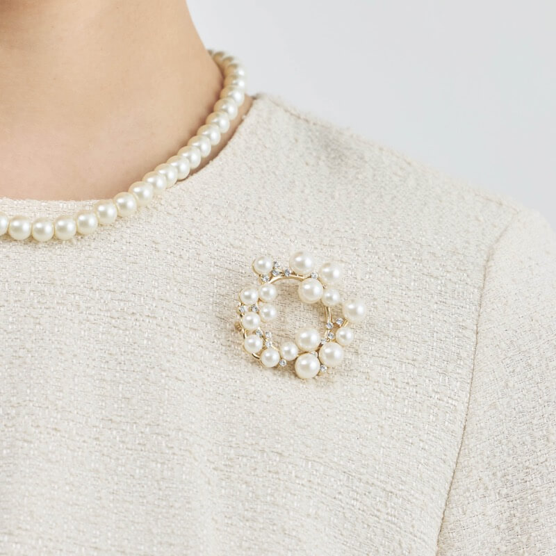 パールのゴールドラウンドブローチ