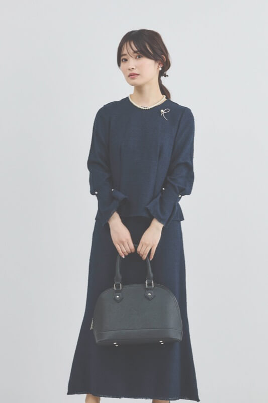 シルバーメタルのラインブローチ