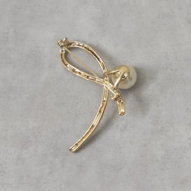 ゴールドのメタルラインブローチ