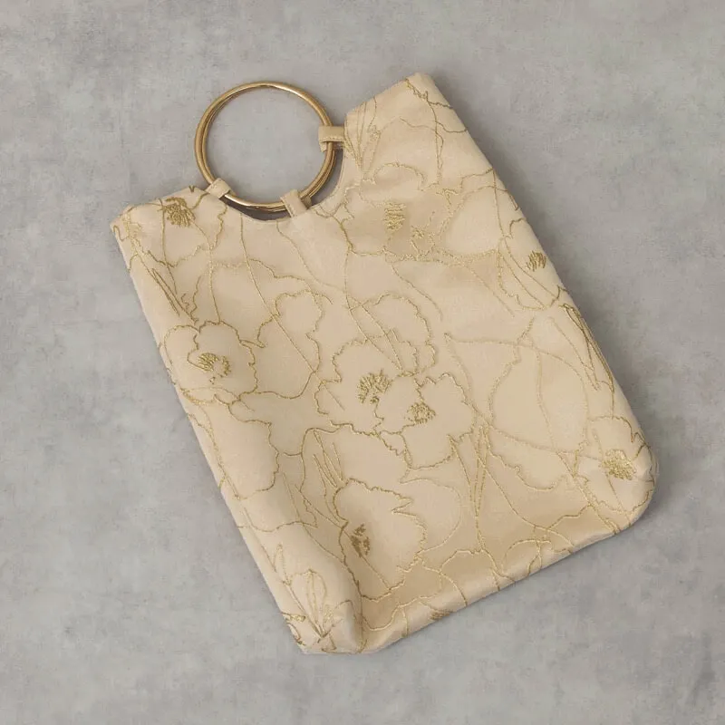 ベージュのフラワークロッキーバッグ