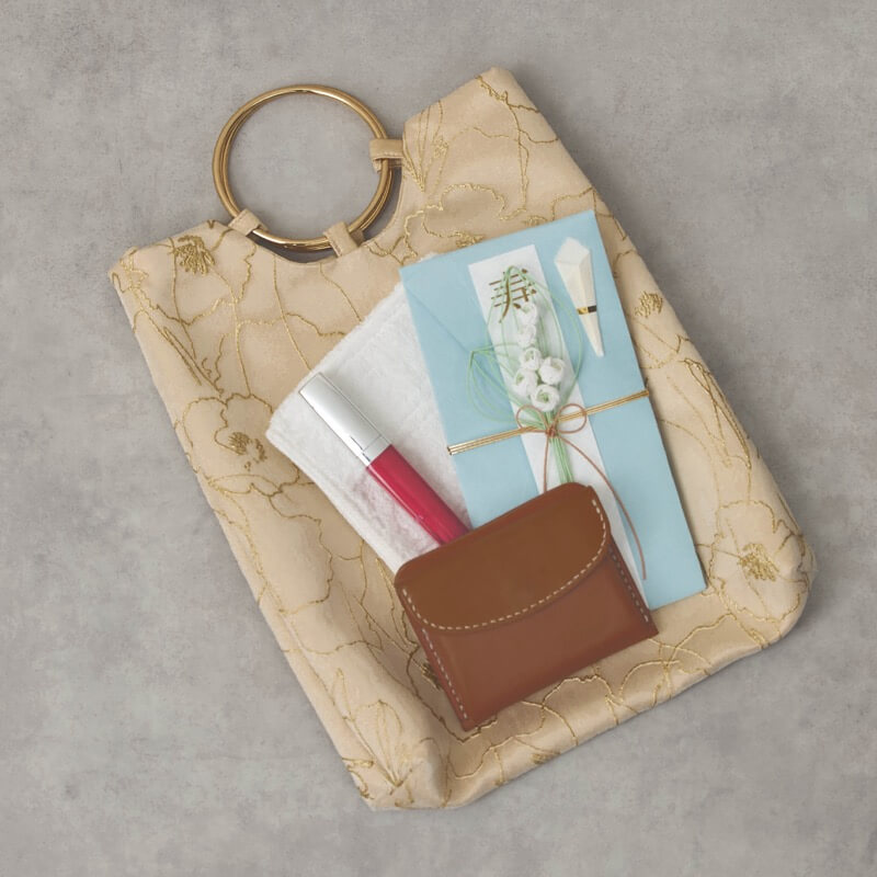 ベージュのフラワークロッキーバッグ