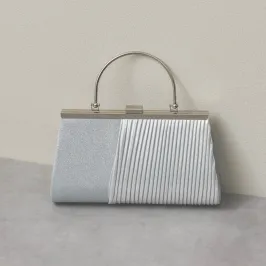 シルバーのグリッタープリーツバッグ