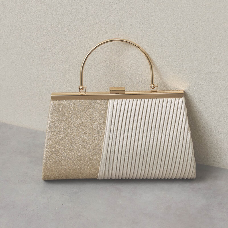ゴールドのグリッタープリーツバッグ