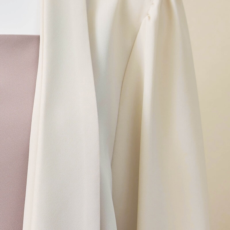 アイボリーのショールカラージャケット