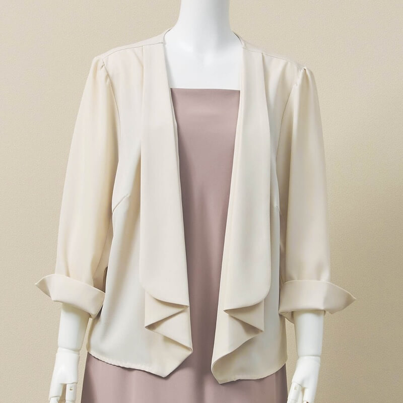 アイボリーのショールカラージャケット