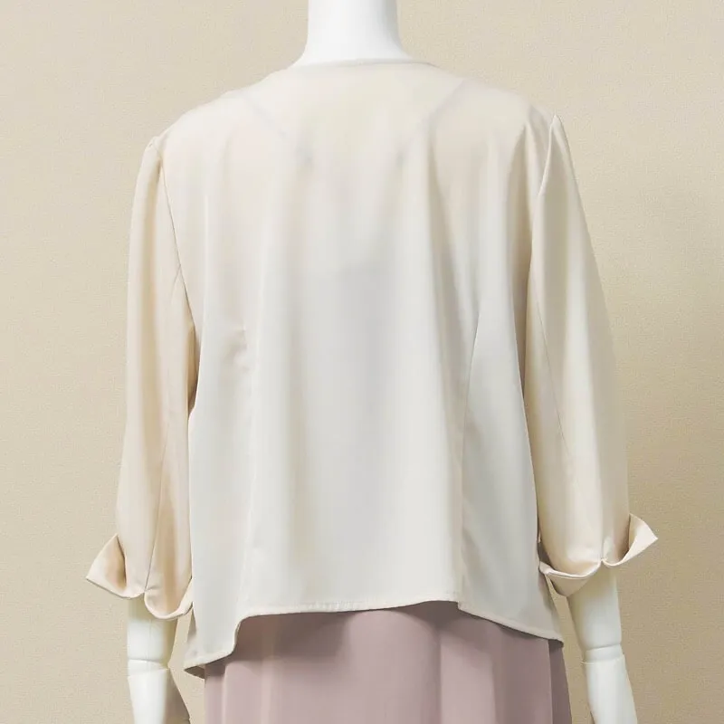 アイボリーのショールカラージャケット