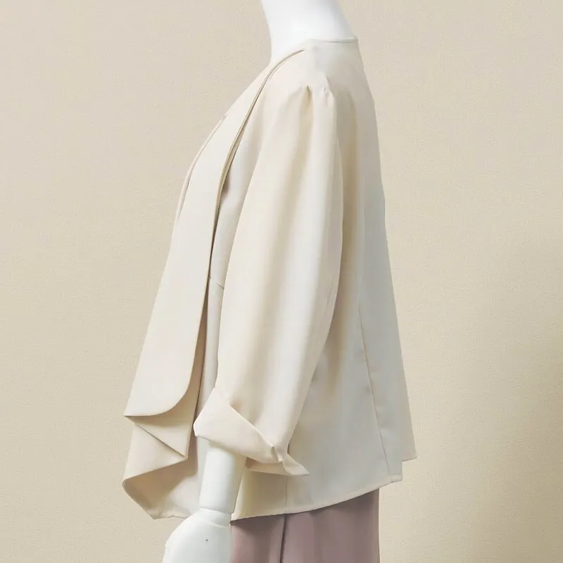 アイボリーのショールカラージャケット