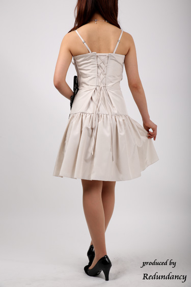 ベージュのレースリボン付きキャミソールドレスコーディネートセット