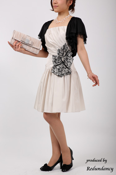 ベージュのレースリボン付きキャミソールドレスコーディネートセット