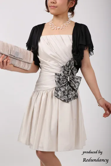 ベージュのレースリボン付きキャミソールドレスコーディネートセット