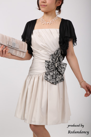 ベージュのレースリボン付きキャミソールドレスコーディネートセット