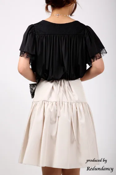 ベージュのレースリボン付きキャミソールドレスコーディネートセット