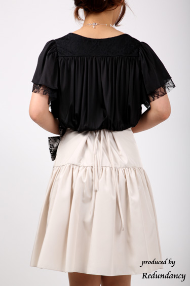 ベージュのレースリボン付きキャミソールドレスコーディネートセット