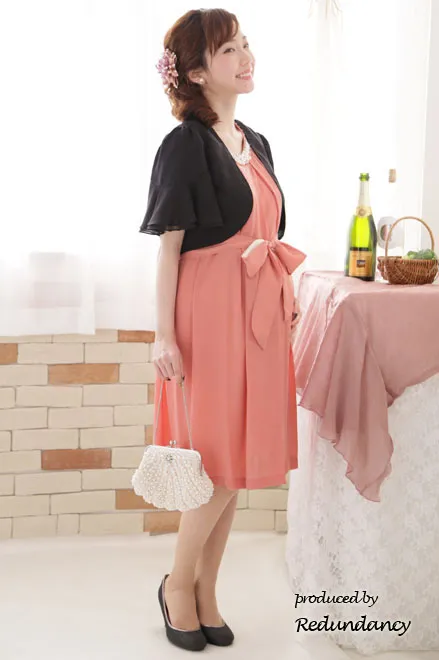 ピンクのパールビジュー付きウエストリボンドレス