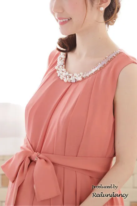 ピンクのパールビジュー付きウエストリボンドレス
