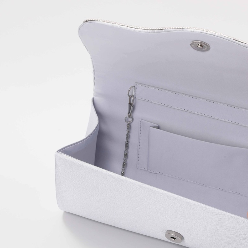 シルバーのストーン付プリーツバッグ