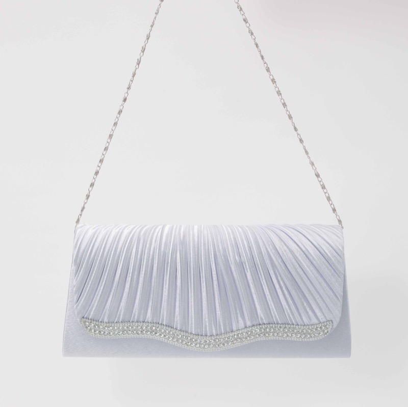 シルバーのストーン付プリーツバッグ