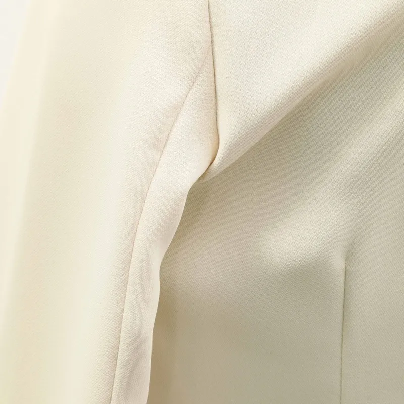 ベージュのスリットスリーブボレロ