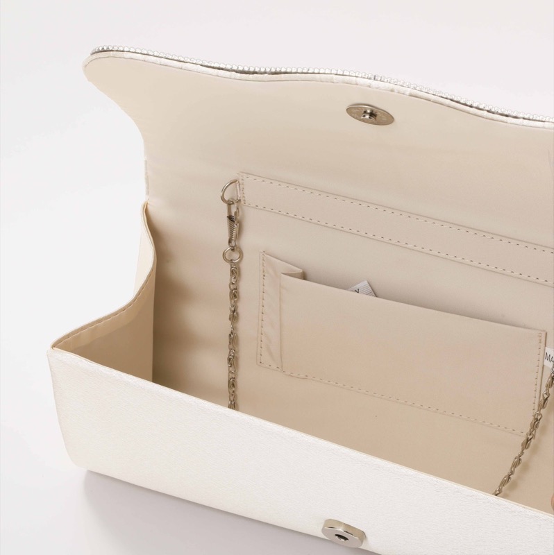 ベージュのストーン付プリーツバッグ