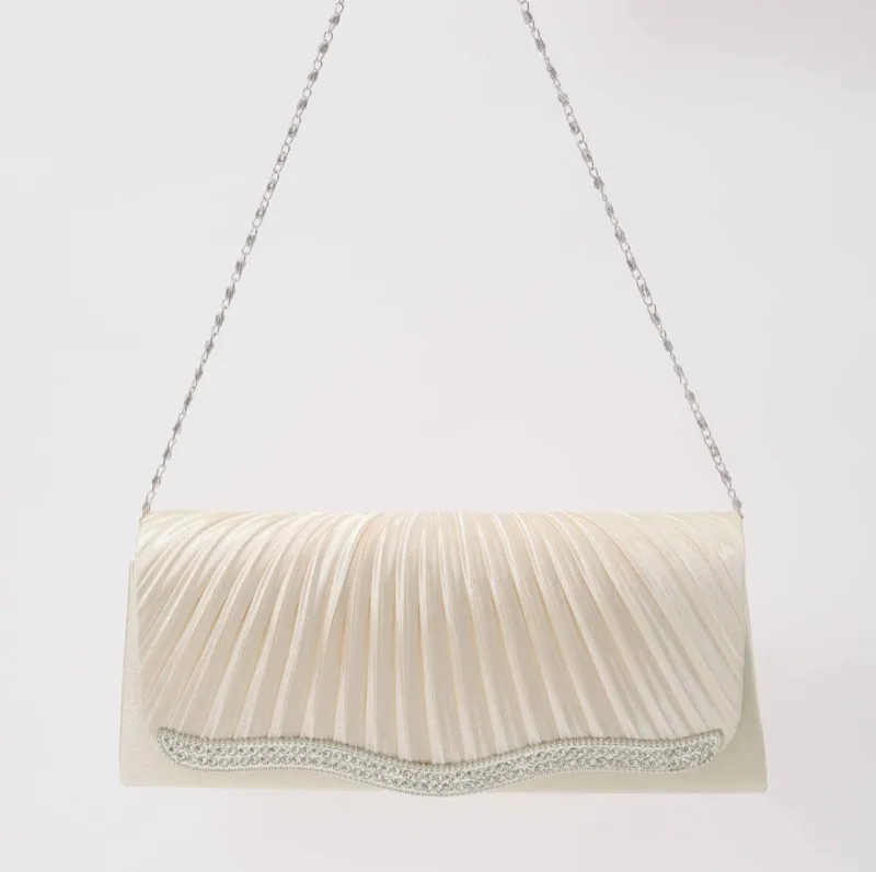 ベージュのストーン付プリーツバッグ