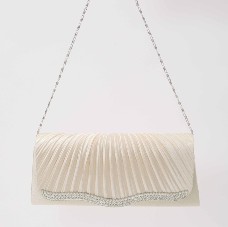 ベージュのストーン付プリーツバッグ