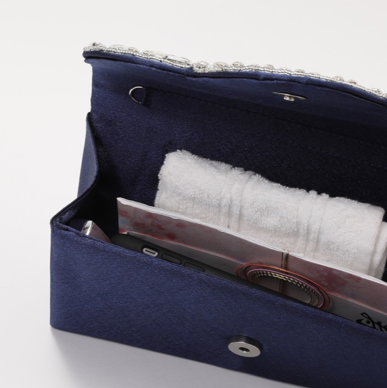 ネイビーのビジューバッグ