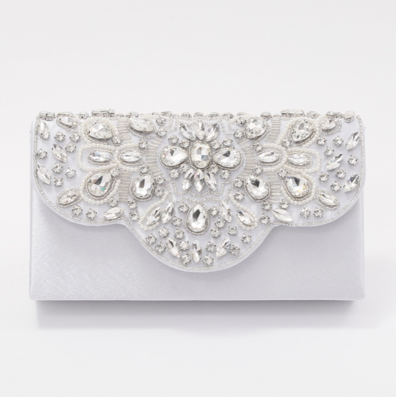 シルバーのビジューバッグ