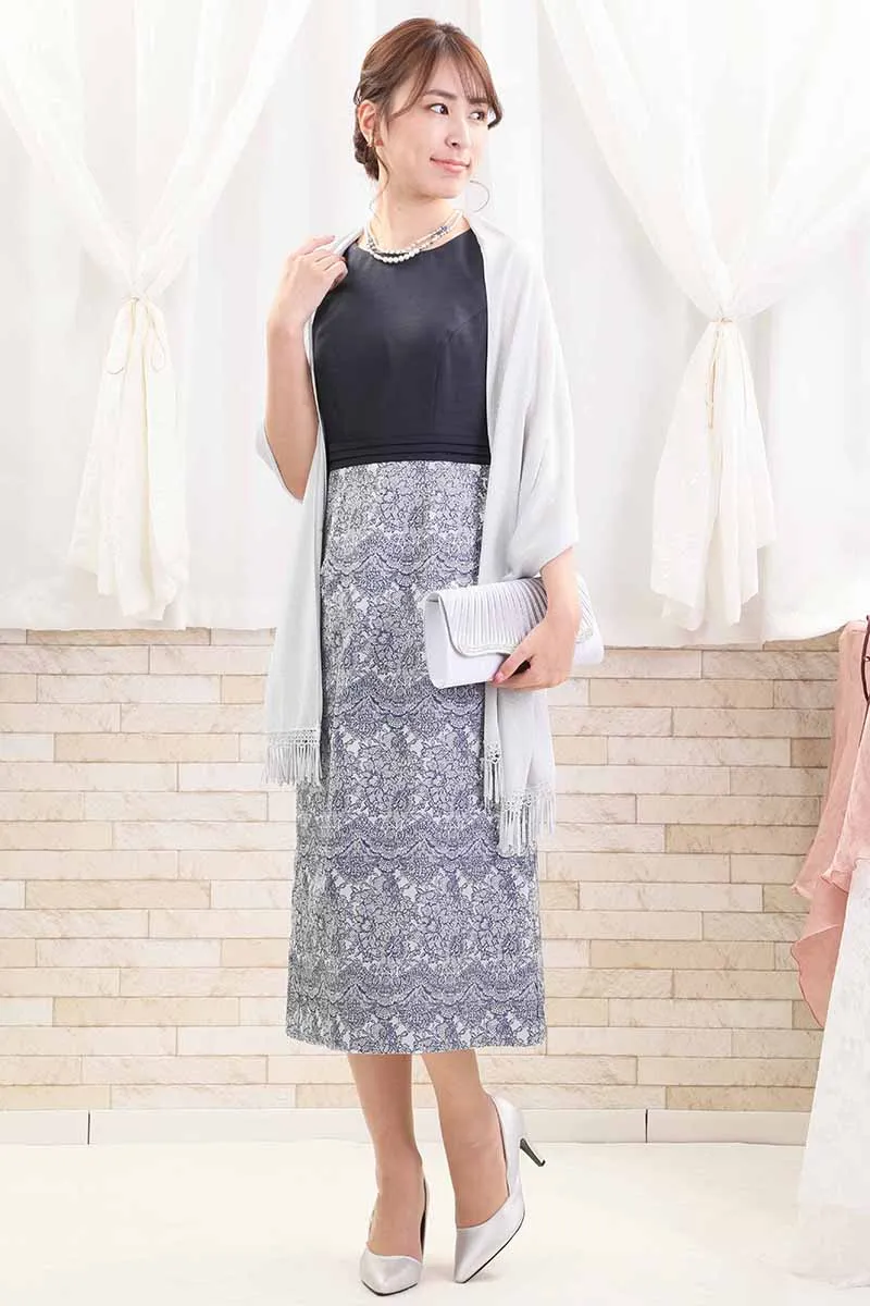 シルバーのストーン付プリーツバッグ