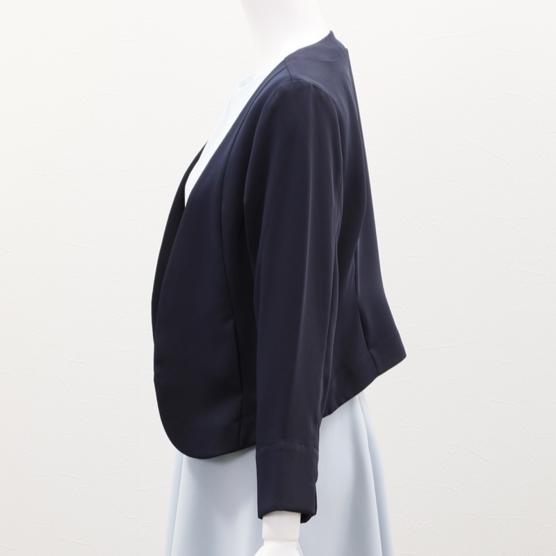 ネイビーのV開きノーカラーボレロ