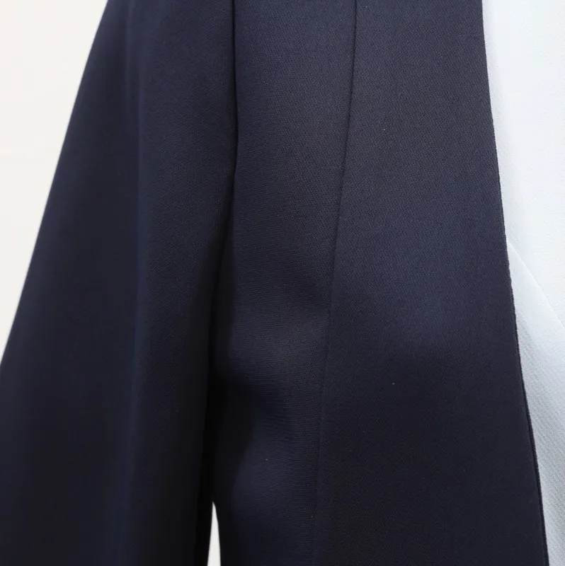 ネイビーのV開きノーカラーボレロ