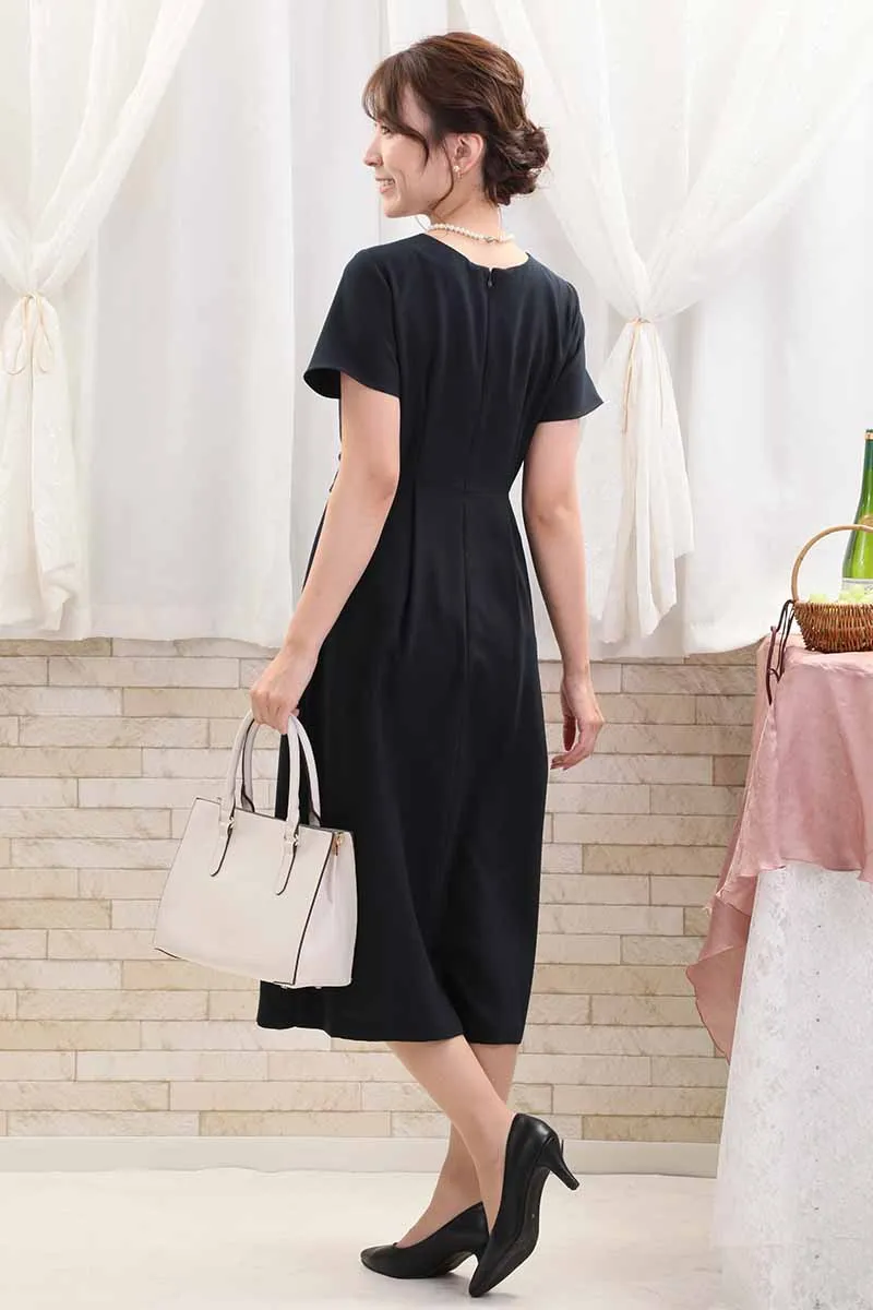 ネイビーのウエストギャザーサイドプリーツワンピース