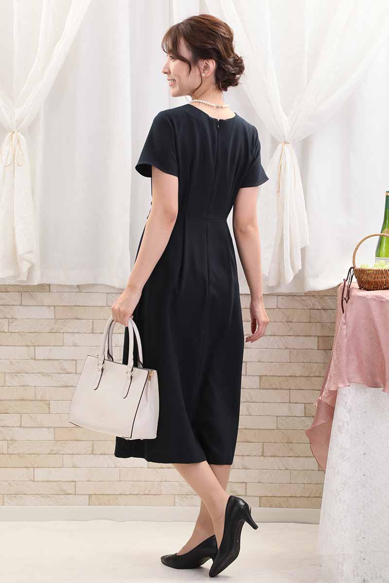 ネイビーのウエストギャザーサイドプリーツワンピース