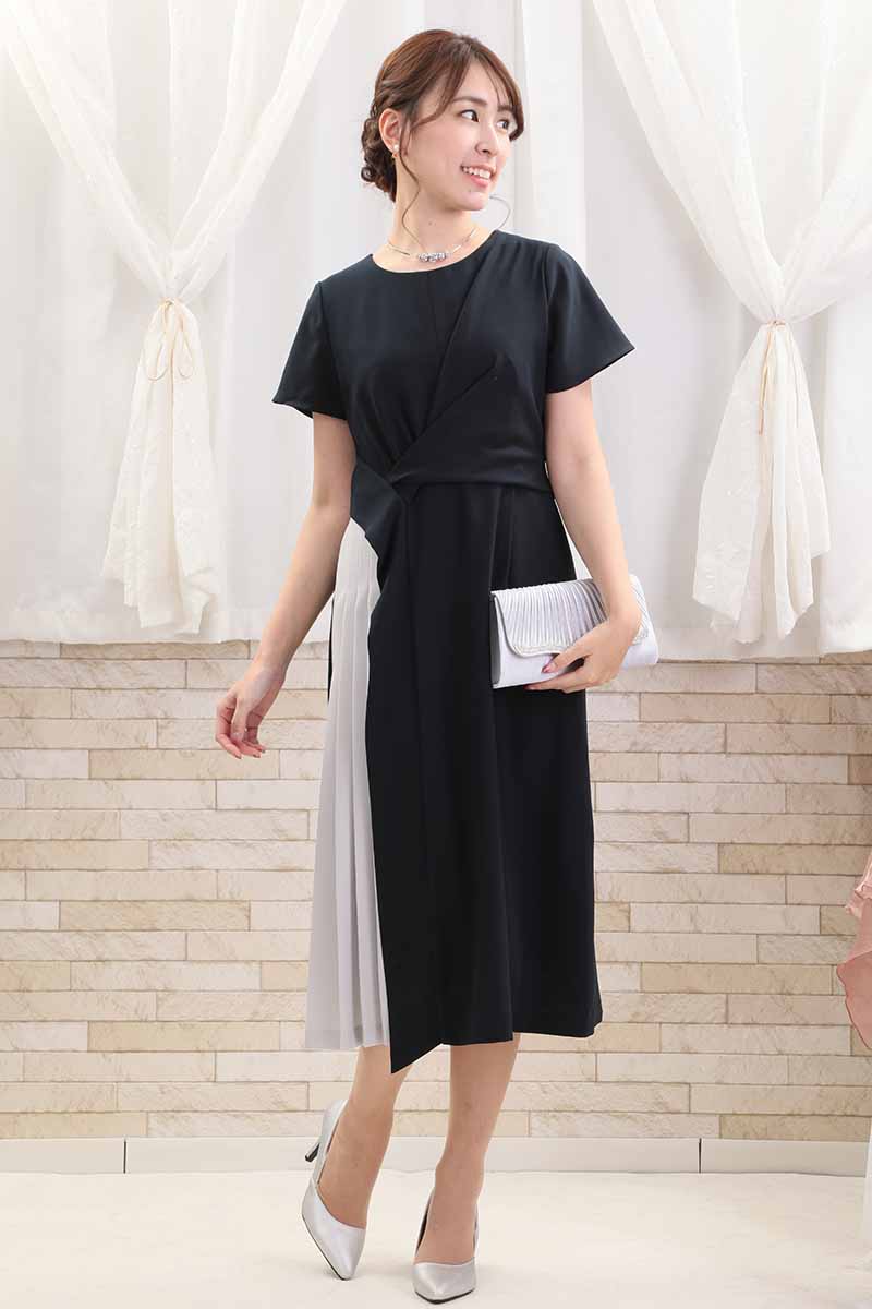 ネイビーのウエストギャザーサイドプリーツワンピース