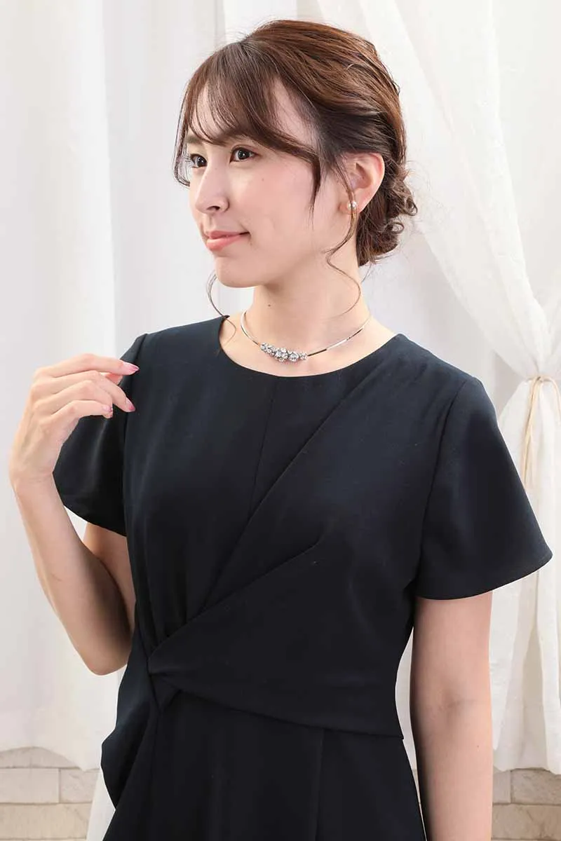 ネイビーのウエストギャザーサイドプリーツワンピース