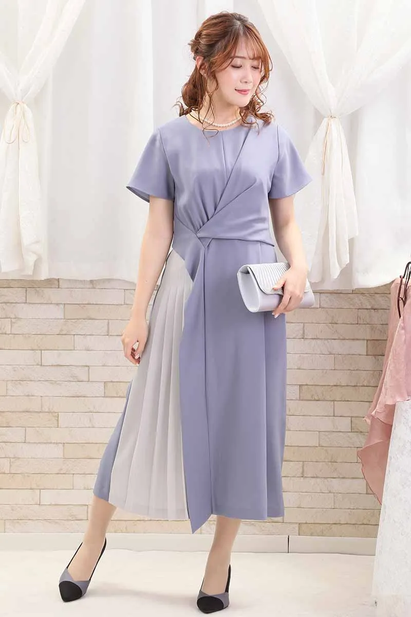 ブルーのウエストギャザーサイドプリーツワンピース