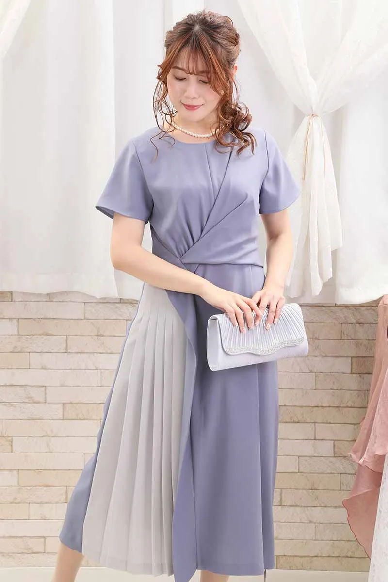 ブルーのウエストギャザーサイドプリーツワンピース