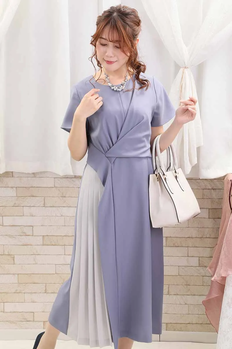 ブルーのウエストギャザーサイドプリーツワンピース