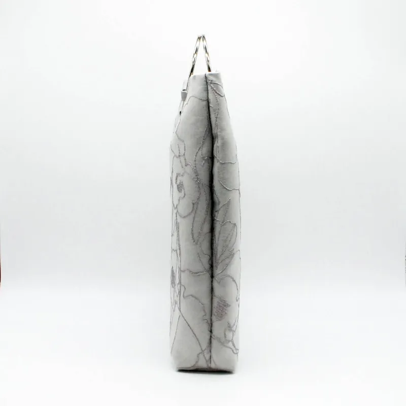 グレーのフラワークロッキーバッグ