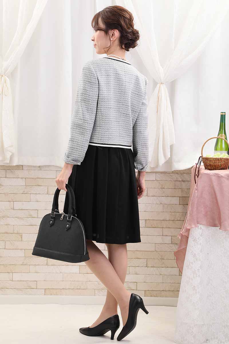 ブラックのクラシックフレアセレモニースーツセット